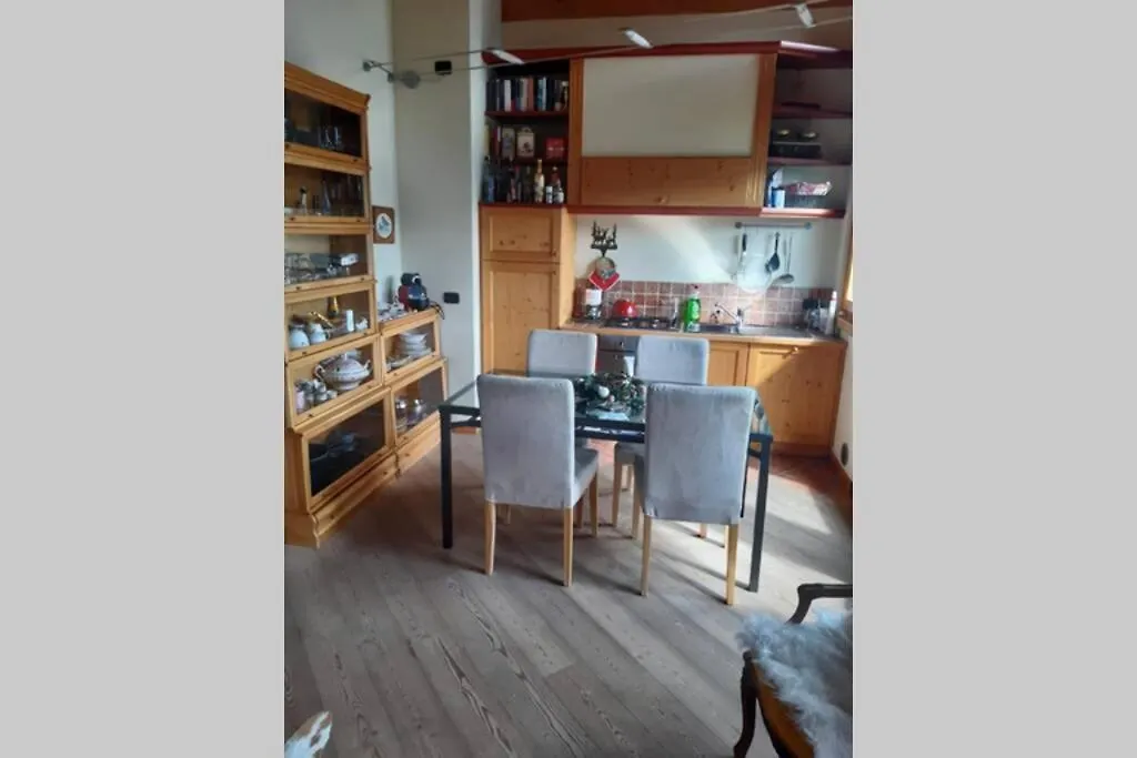 Cottage La Villa Oga Italy